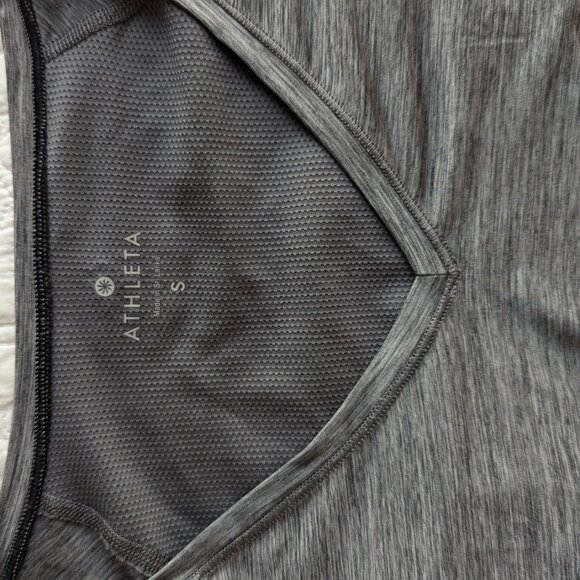 Set of 2 Workout Tops Altheta and Nike - Picture 11 of 13